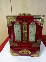 Fa ékszertartó doboz, rézveretes, magassága 22,5 cm. Jókai