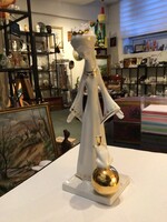 Porcelán figura, “Királylány békával”, Aquincumi porcelán, amelyet  Ősz Szabó Antónia tervezett 1972