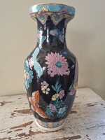 Mutatós fekete kínai porcelán váza pillangókkal és virágokkal (31 cm)