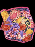 FREYWILLE (eredeti) virágmintás selyemkendő – 53 × 53 cm