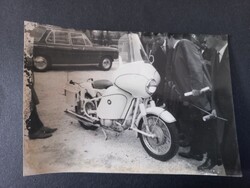 Régi fotó BMW motorkerékpár bemutatón, 1960-as évek