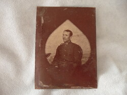 Régi fotó vaslemezen régi katona fénykép ferrotípia egyebruhás katona fotó 1900 körül