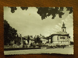 Képeslap - Sátoraljaújhely - Szabadság tér a templommal - FF. VII. 32/642