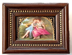 1880-1900 között készült porcelán miniatúra kézzel is festett, a porcelán része 6 x 4 cm