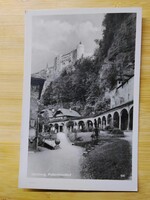 Régi lap, Ausztria, Salzburg,Szent Péter temető háttében a Hohensalzburg kastélyával,1950 körüli