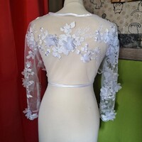 Kb. 2-3XL-es, 3D virágos, csipkés, hímzett hófehér menyasszonyi boleró