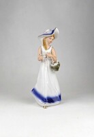 2B634 Crown Regal kalapos nő porcelán szobor 24 cm