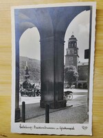 Régi lap, Ausztria, Salzburg,Rezidenciakút és Harangjáték, régi autók, 1950 körüli