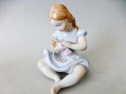 Drasche Baby-Playing Girl