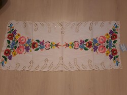 ÚJ! CÍMKÉS! Eredeti kézzel hímzett Kalocsai terítő / nagyfutó (40x100 cm)