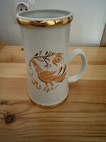 Hibátlan Hollóházi porcelán söröskorsó – Népi madaras-virágos motívummal, aranyozott szegéllyel