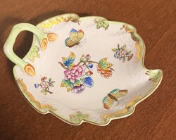 Hollóházi porcelain leaf-shaped serving / jewelry tray – Classic Victoria (VBO) pattern (14.5 x 11.5 cm)