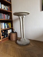 Gellérthegyi kő virágtartó. Szobában vagy kertben is használható.