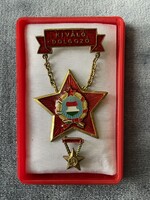 Kiváló Dolgozó (IV.) kitüntetés miniatűrrel, dobozában