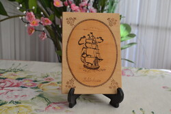 Retro Balatonberese fa falikép – Charlotte Rose vitorlás hajó, 11 × 16 cm