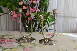 Vintage ezüstszínű fém gyertyatartó pár – kétágú, elegáns, 18 cm