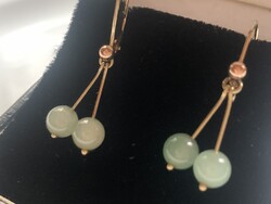 Jade gömbökkel modern arany fülbevaló