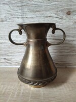 Vintage kétfülű sárgaréz amfora váza / díszkancsó – 593 g (15,5 cm)