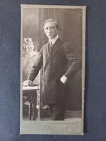 Antik CDV fotó elegáns fiatal férfi öltönyben Mährisch Schönberg 1910 H. Zdenek