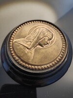Antik bronz Szűz Mária relief, fa alapon