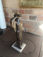 Nagy Kálmán bronz csikós figura kulccsal.