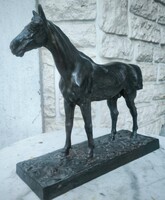 Antik 19. Szàzad ! gyönyörű versenyló ló szobor öntött vas nem ,bronz szobor. Szignàlt !Fratin