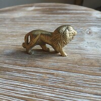 Szép régi réz oroszlán szobor (5,1x3,2x1,4 cm)