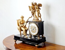 GYÖNYÖRŰ ,ANTIK BÉCSI EMPIRE FIGURÁLIS ASZTALI ÓRA ,NEGYEDÜTŐS  ,1820 ÉVEK