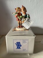 Eredeti Goebel Hummel porcelán figura: Úton a nagymamához (Hum 52/0) – Dobozban, tanúsítvánnyal!