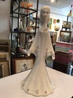 Porcelán figura, Aquincumi Királylány. Ősz Szabó Antónia tervezte az 1960 - as években. Aranyozottan