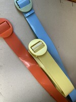Trafikáru műanyag divatos öv 3 db együtt retro