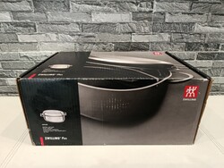 ÚJ Zwilling Plus Multi Roaster ovális sütőtál fedővel (38 cm / 8.5L) – Bontatlan!