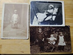 3 db gyerekfotó, gyerekek, kisgyerekek régi babakocsiban, kisfiú kisszékkel, kb 1920-30-as évek