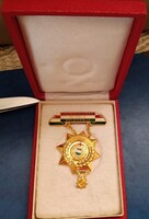 Kádár-kori „Mezőgazdaság Kiváló Dolgozója” láncos és függesztős kitűző miniatűrrel