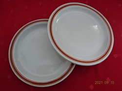 2 db együtt eladó Alföldi porcelán kistányér, barna csíkkal, átmérője 16,8 cm. Vanneki!