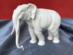 ELEFÁNT SZOBOR, FEHÉR, JELZETT HERENDI PORCELÁN ÁLLAT FIGURA 14.5 CM
