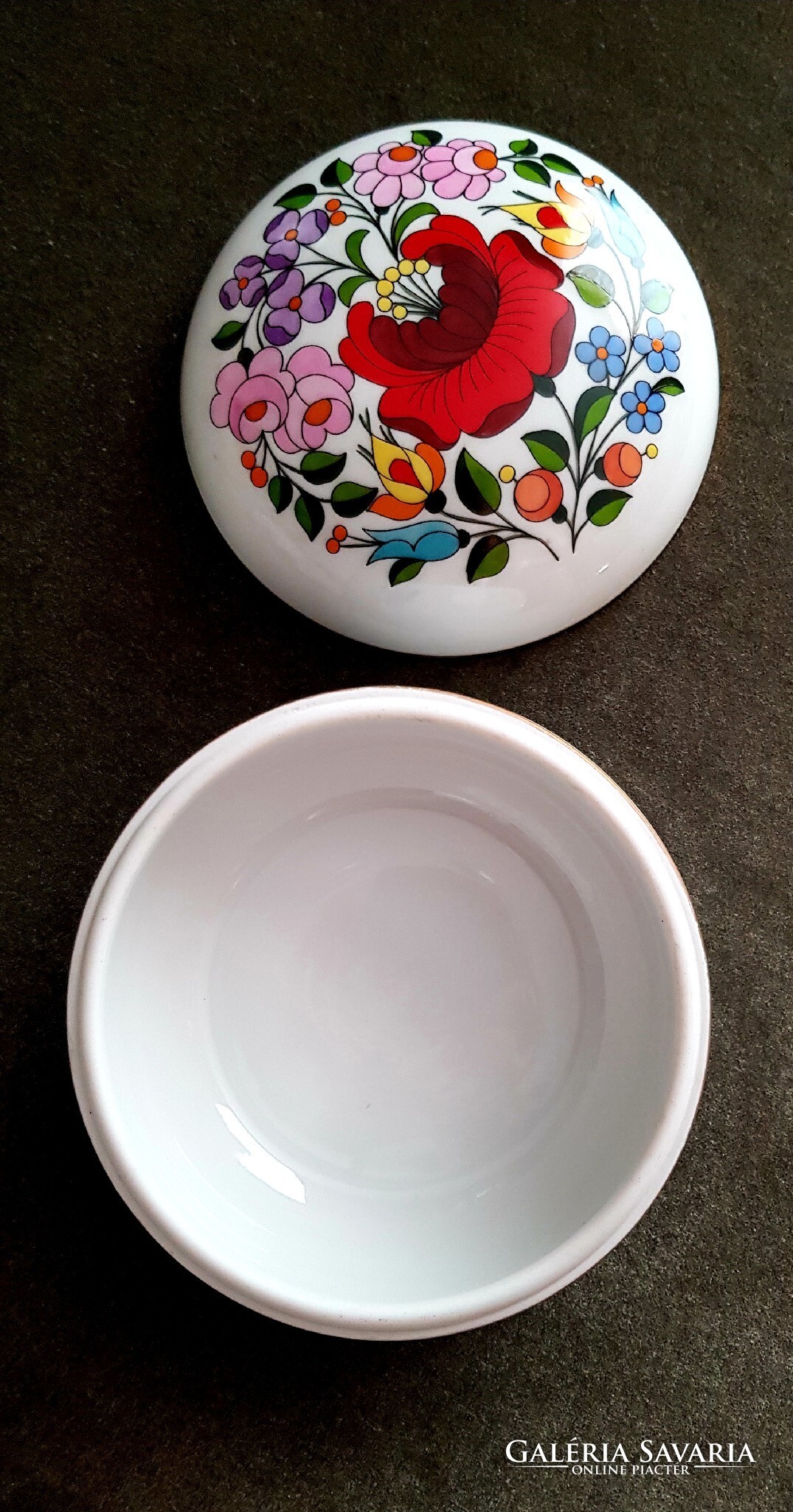 Hand cheapest painted Hungarian Kalocsai design set of 3 ceramic serving bowl in a metal rack