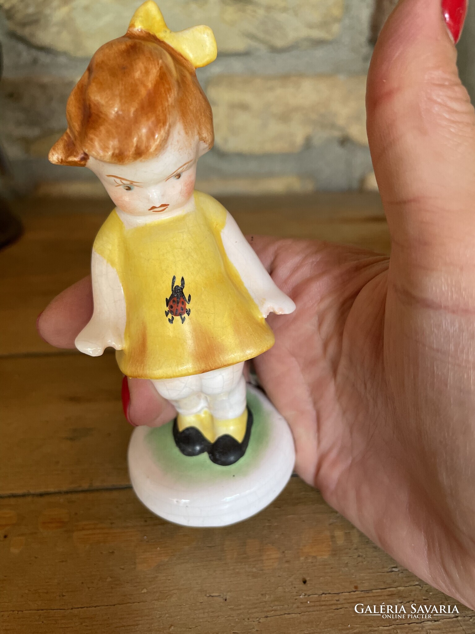 bodrogkeresztúri katicás sárgaruhás kislány figura nipp kerámia