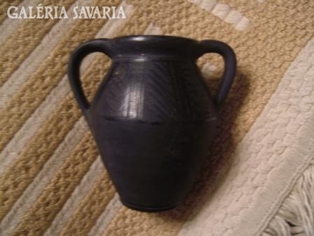 Fekete római füles kerámia köcsög