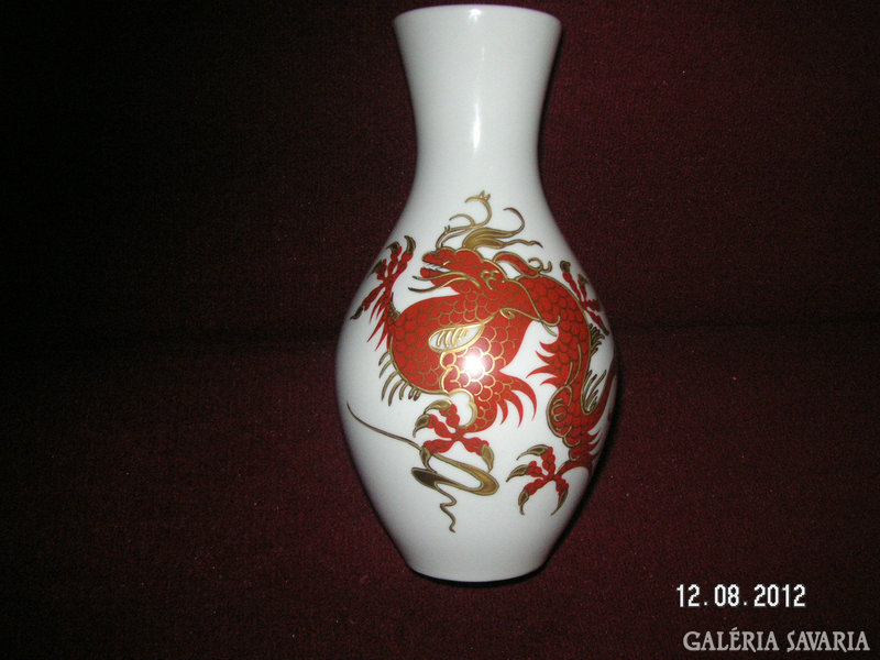 A vase depicting a Wallendorf dragon