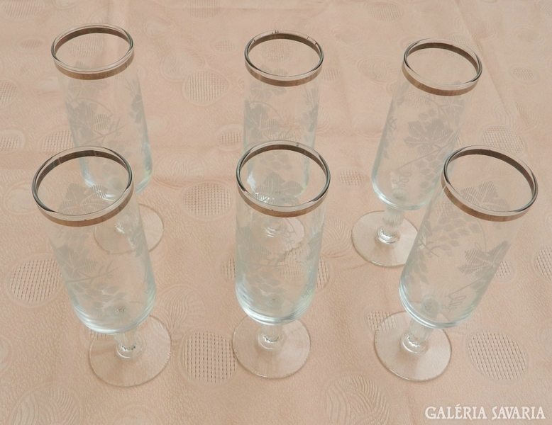 6 parts of glass glasses with a polished grape leaf pattern