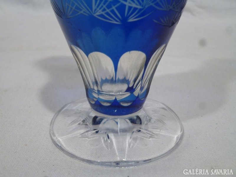 5066 Régi csiszolt színezett üveg talpas váza 18cm