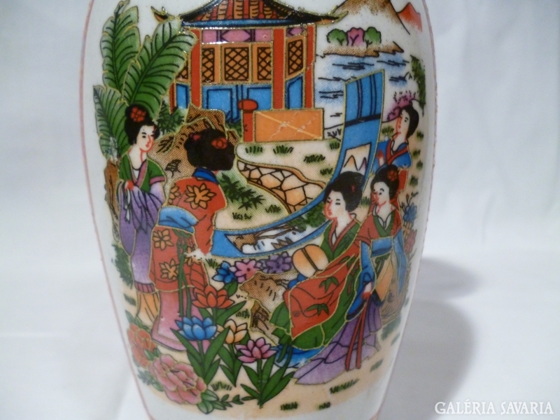 X105 G2 Porcelán kínai mintás váza