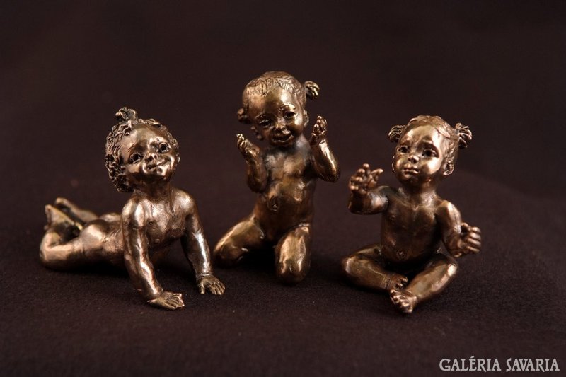 Boróka  lányka bronzszobor miniatúra kortárs kislány baba