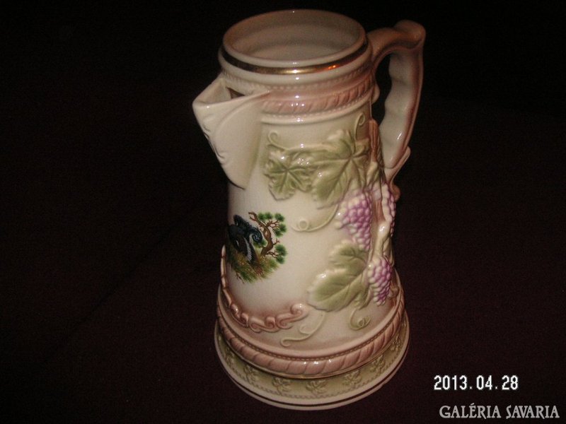 Majolica pitcher, for hunters, with grouse and decorative grapes on the side, 26 cm