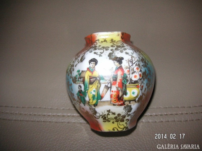 Altwien small vase with Japanese pattern