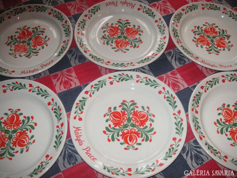 Alföldi Porcelán , 6 db tányér , a Mátyás Pincéből  a 70 es évekből