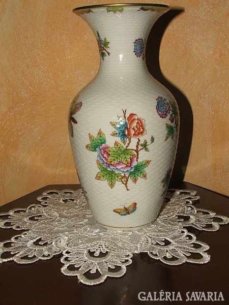 Anniversary vase with Herend Victoria pattern!