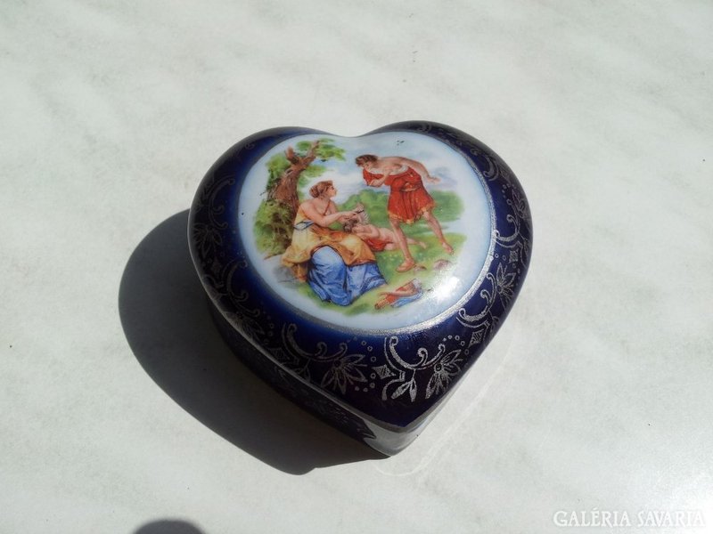 Altwien heart shaped bonbonier