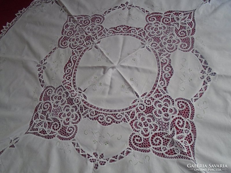 Lace tablecloth 170x170 cm